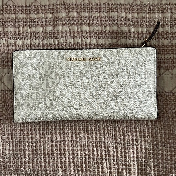 Michael Michael Kors Signature Logo Wallet - Picture 1 of 6